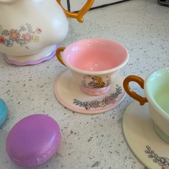 Disney Princesses Tea Set - Picture 6 of 10